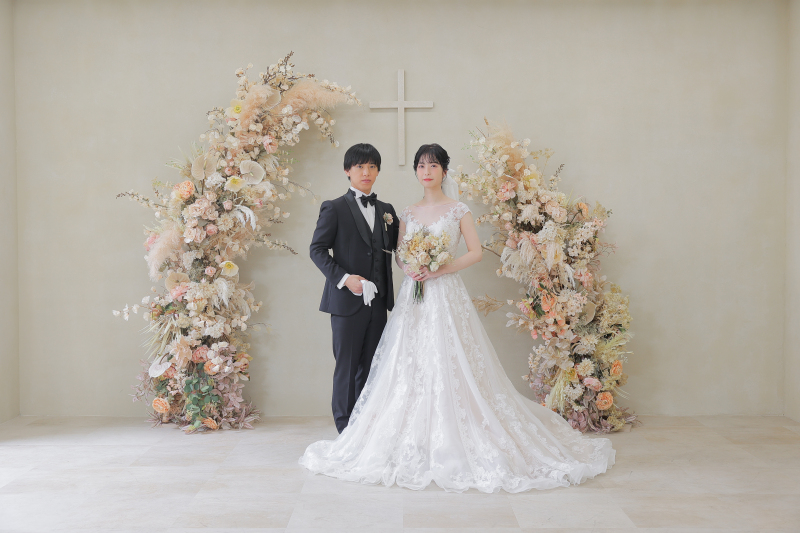 優しい色目のお花がたくさんなチャペルです