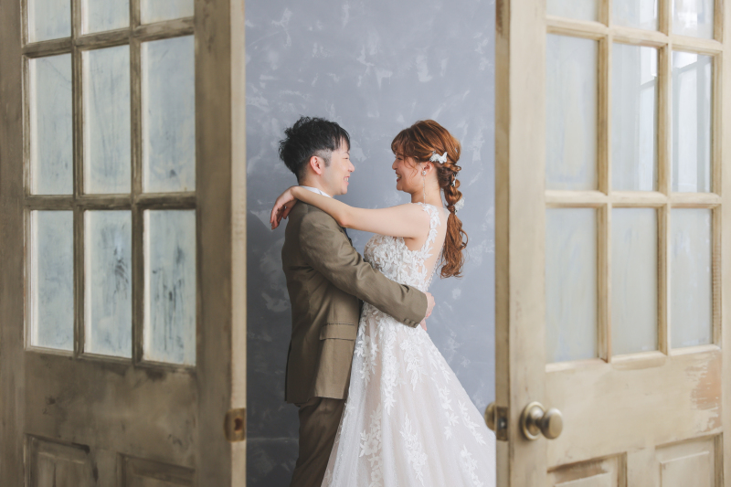 扉の隙間から、、、