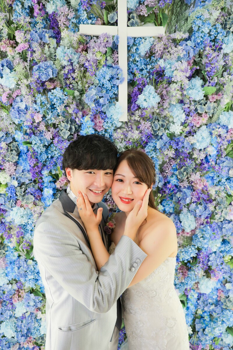 チャペル背景で仲良しショット