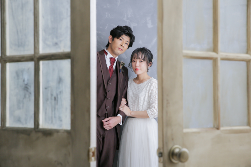 扉の隙間から、、