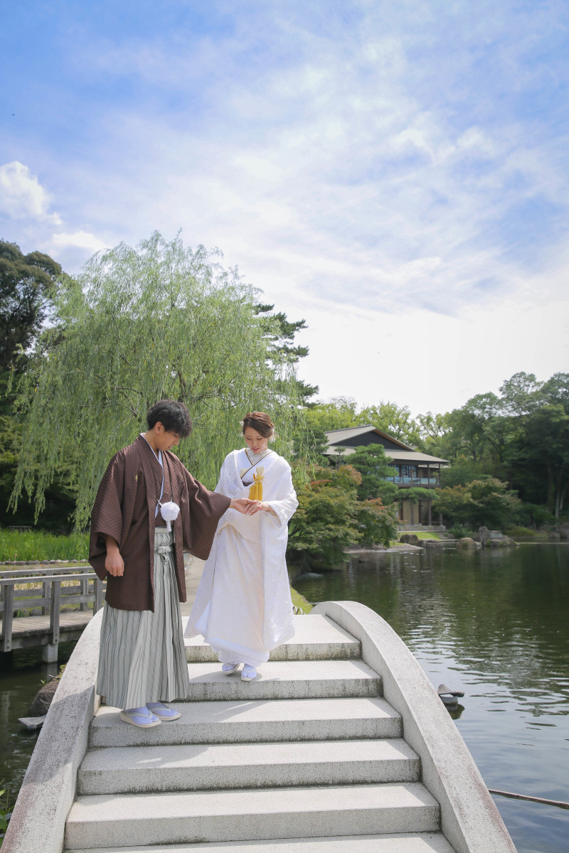 橋と池と青空と