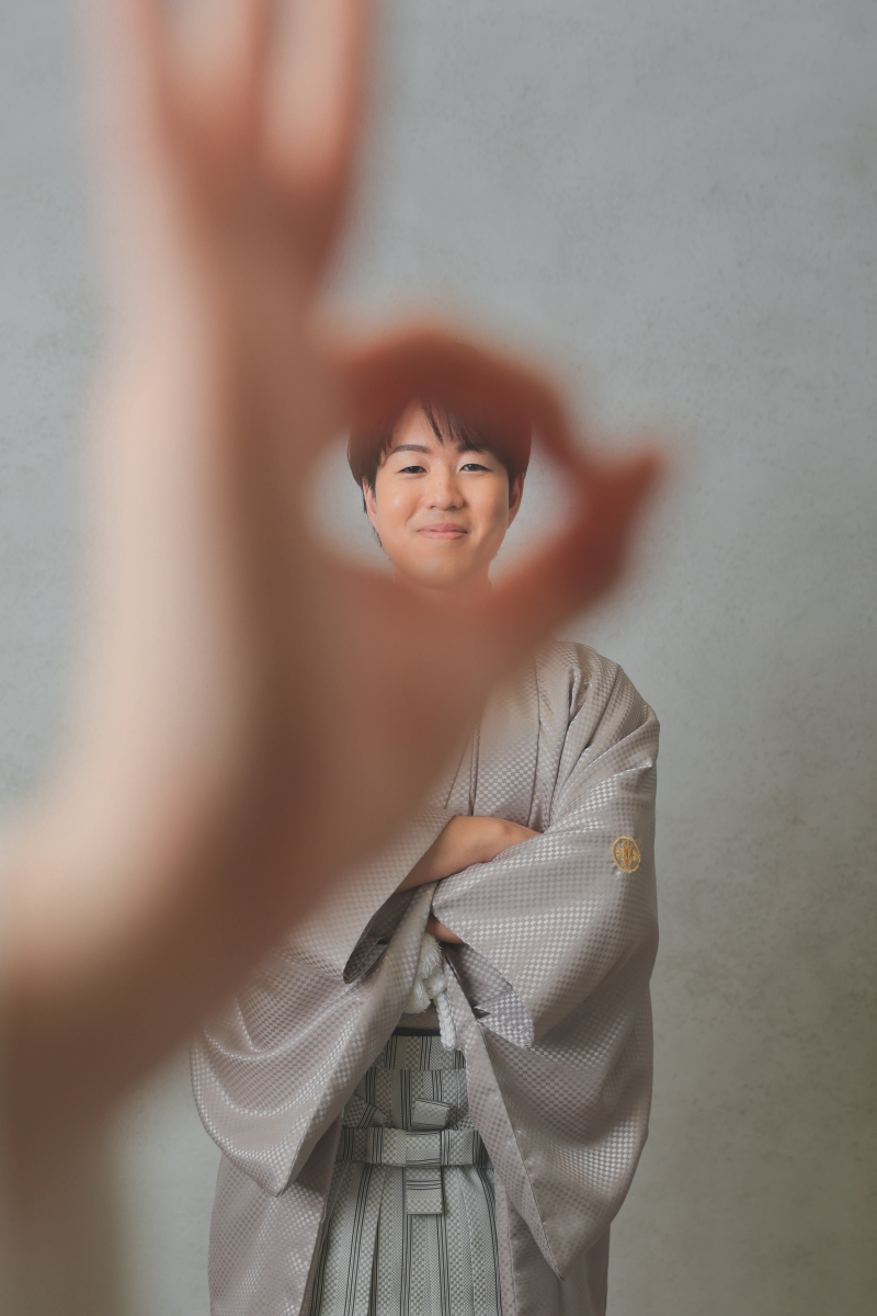 指での輪っかショット（ご新郎様）