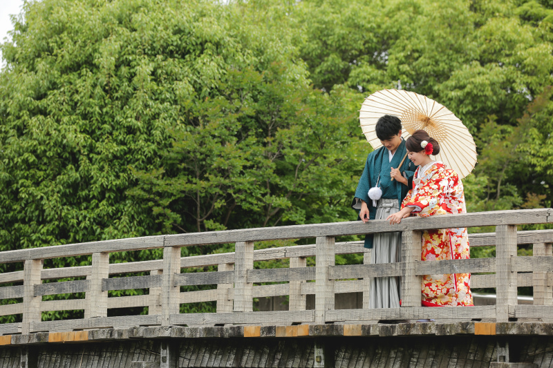 見つめる先には