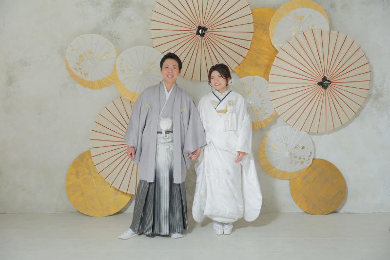 華やかな和傘壁。