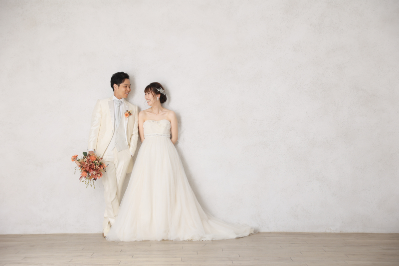 シンプルな背景で