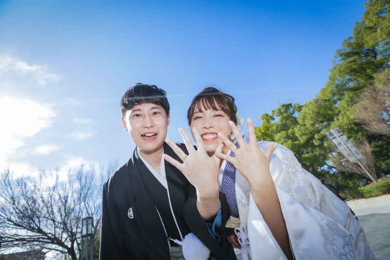 指輪見せのポーズ