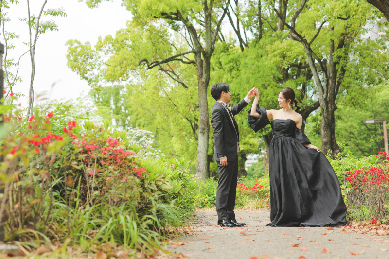 ドレスの素材感も。