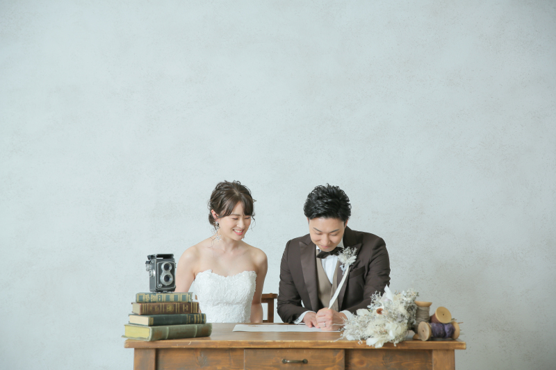 婚姻届をカキカキ♪