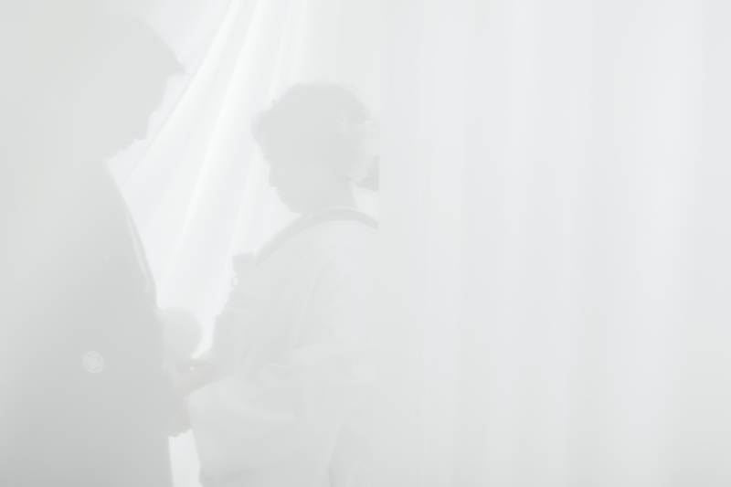 カーテンに包まれて