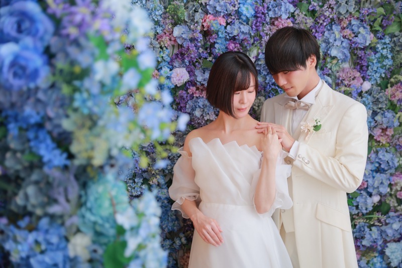 フラワーウォールで華やかに