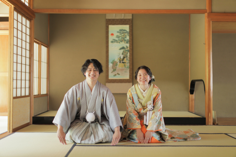 色打掛で正座をしました。