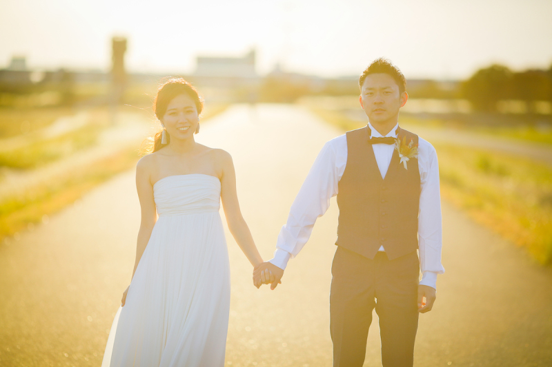 夕の陽につつまれ