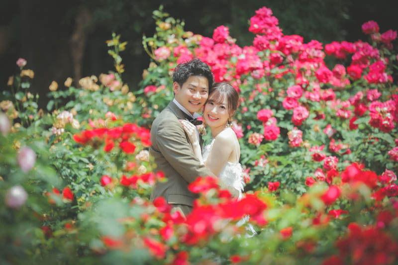 バラに囲まれて