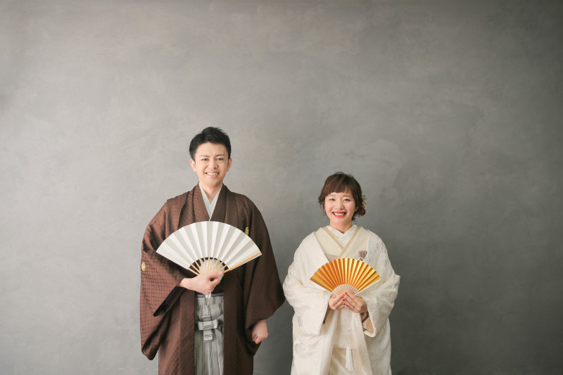 グレーの壁で大人な感じ