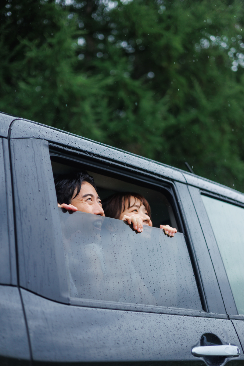 雨を待つおふたり