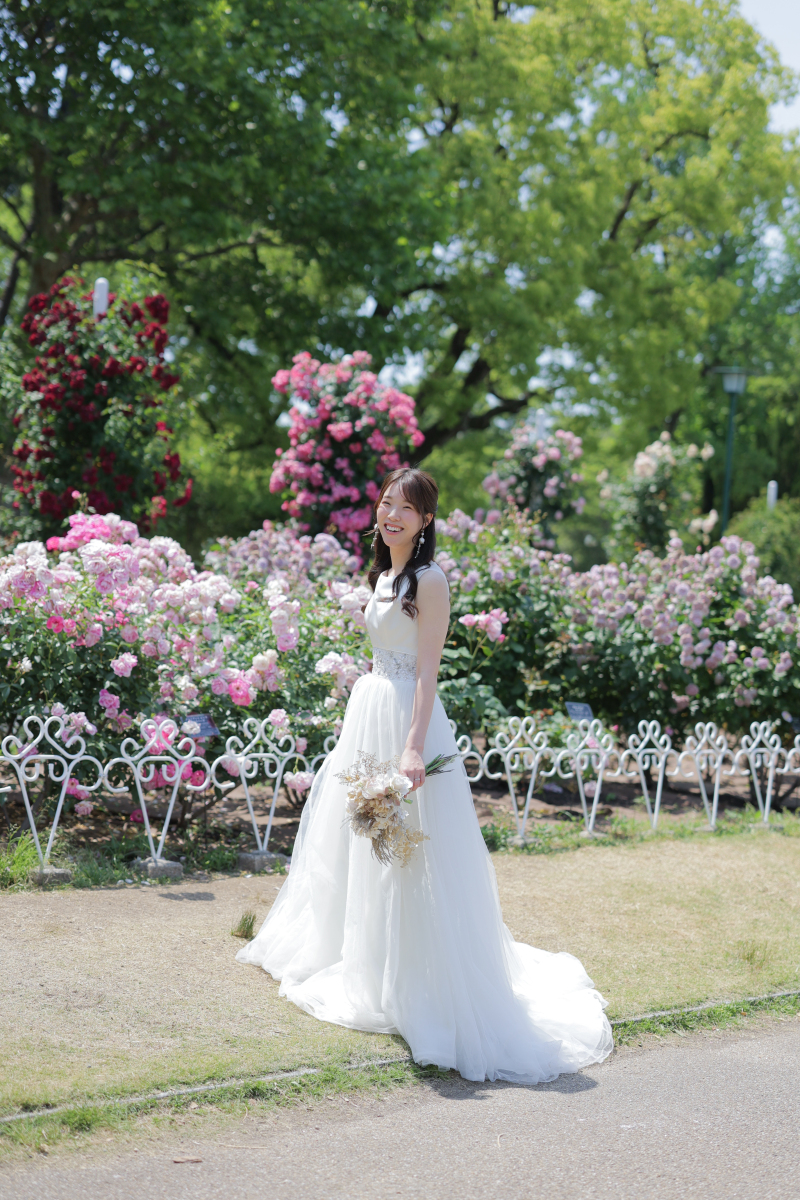 花々に彩られた花嫁姿