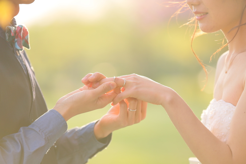 左手に輝くダイヤモンド