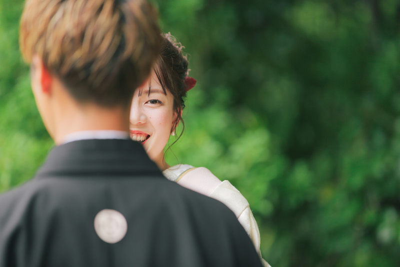 新郎様越しの新婦様