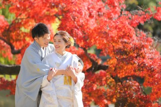 真っ赤な紅葉と一緒に