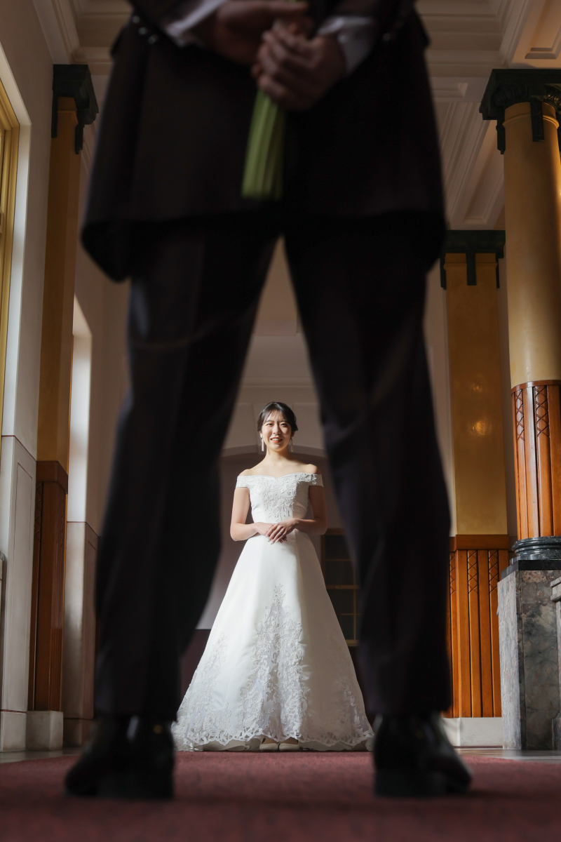 ご新郎様の足の間から、、