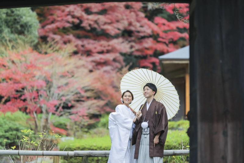 紅葉バックに