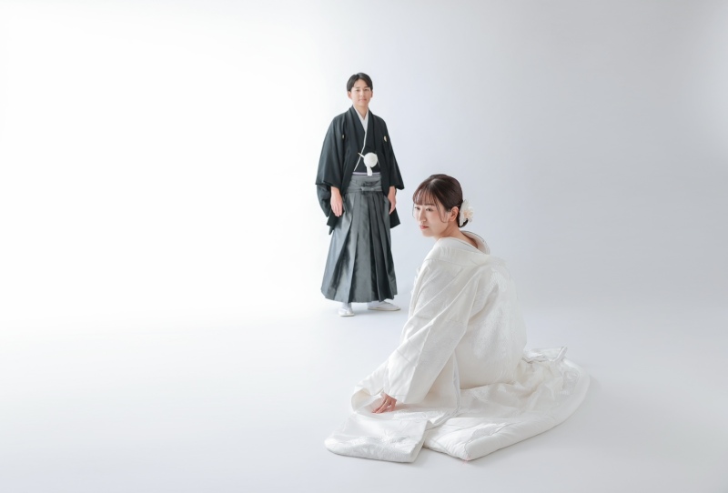 シンプル和装×賑やか洋装でギャップのある撮影