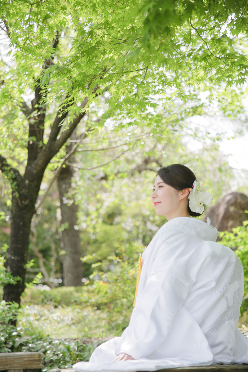 新緑には白無垢