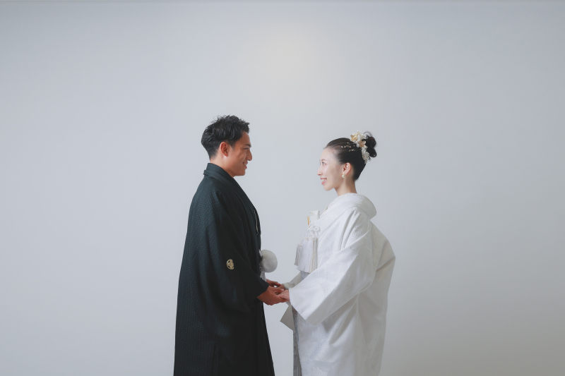 手と手を取り合って