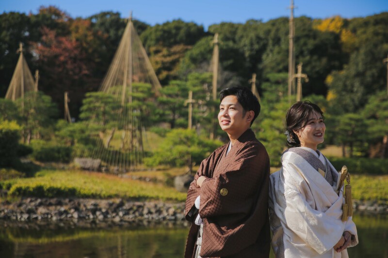 背中合わせで雰囲気ショット