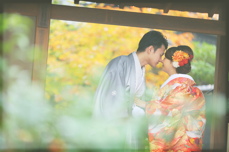 物陰に隠れて・・・