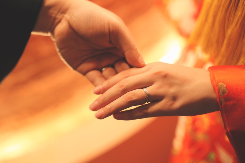 月明かりに照らされて…