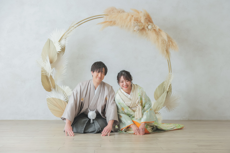 ２着目は色打掛で正座を