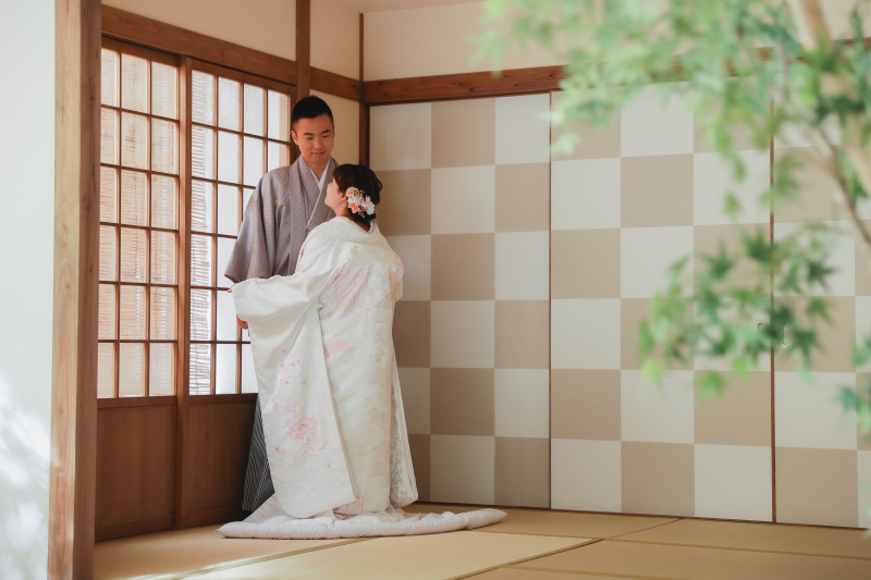 向かい合わせで