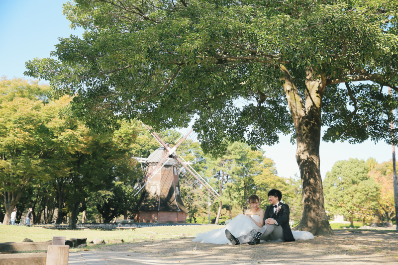 秋晴れの空のもと