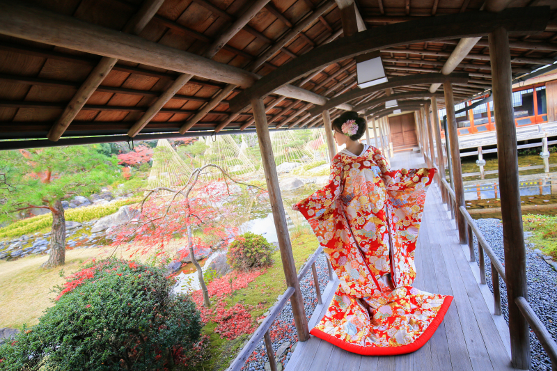 長い渡り廊下で