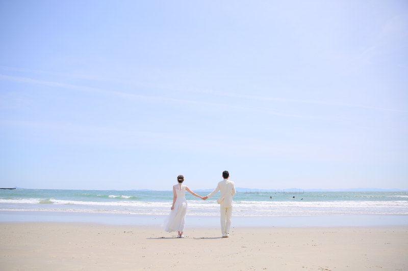 海を前に