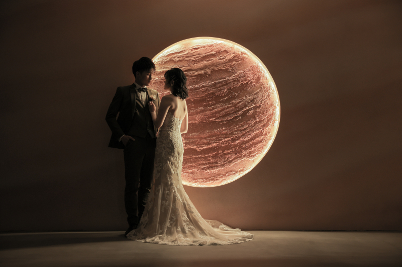 照明を落として、、