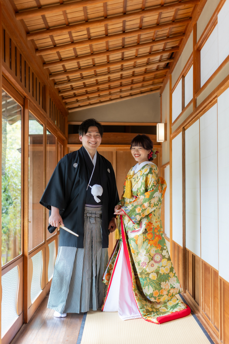 立ち姿のフォーマルなお写真から