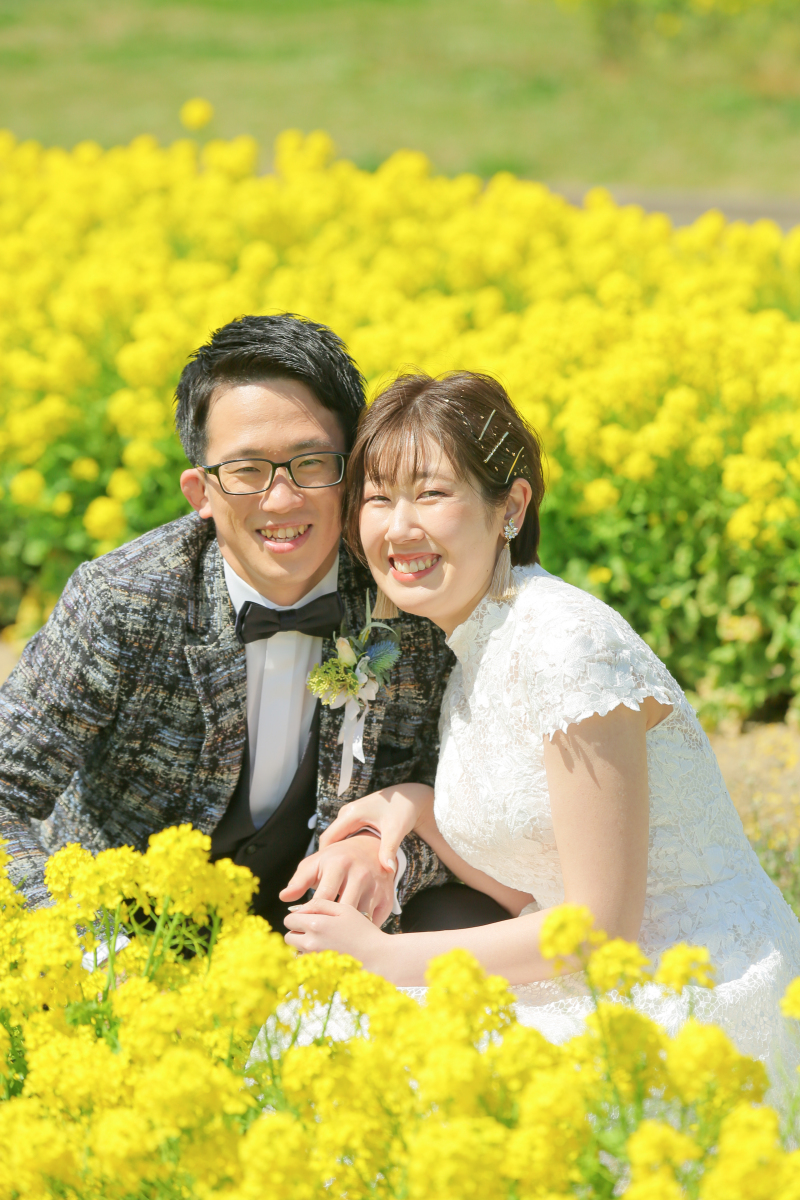 満開の菜の花とともに