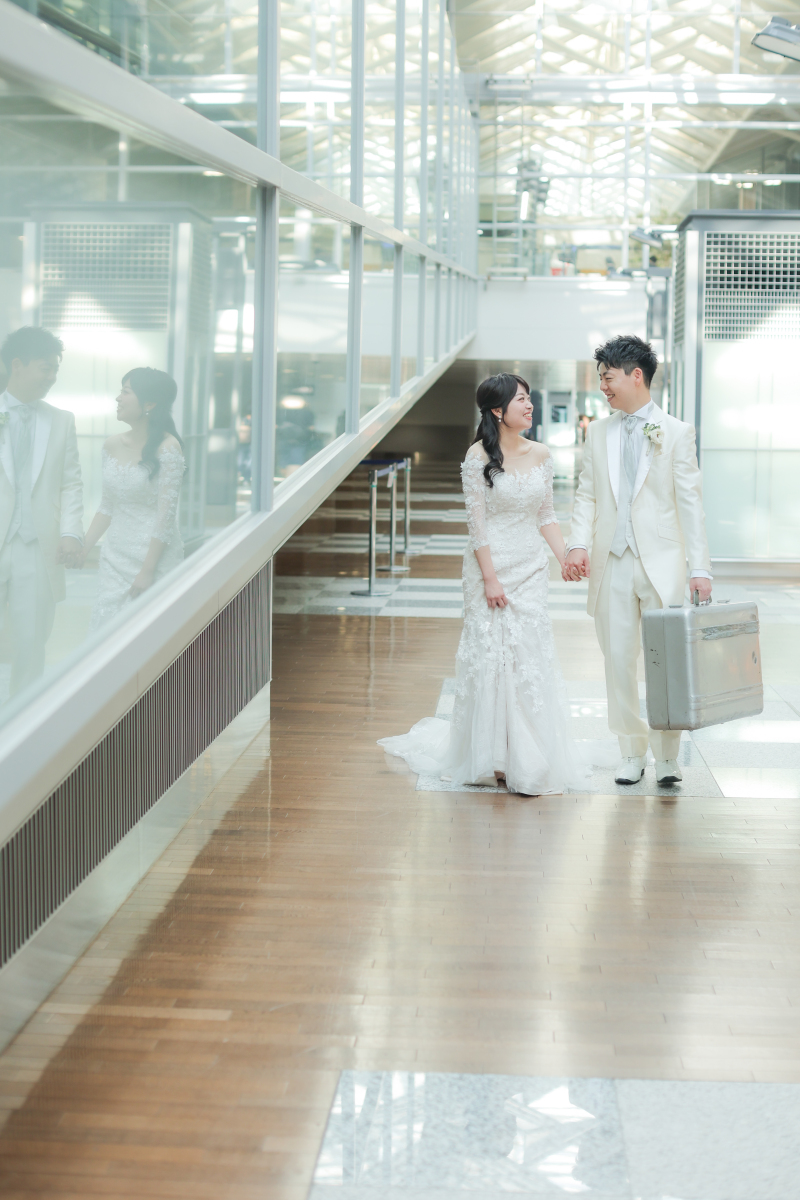 トランクケースを持って