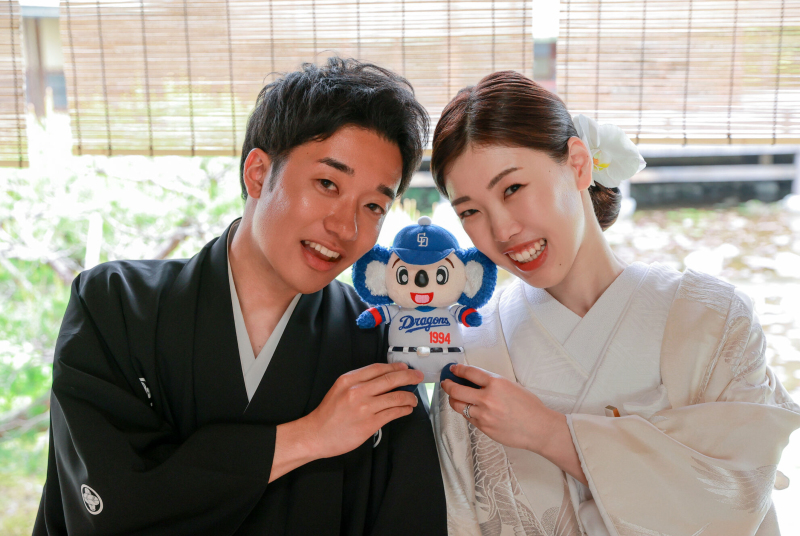 最後はマスコットを持って