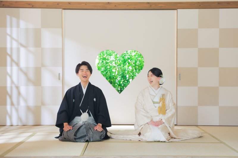 ハートの猪目窓がある庭園