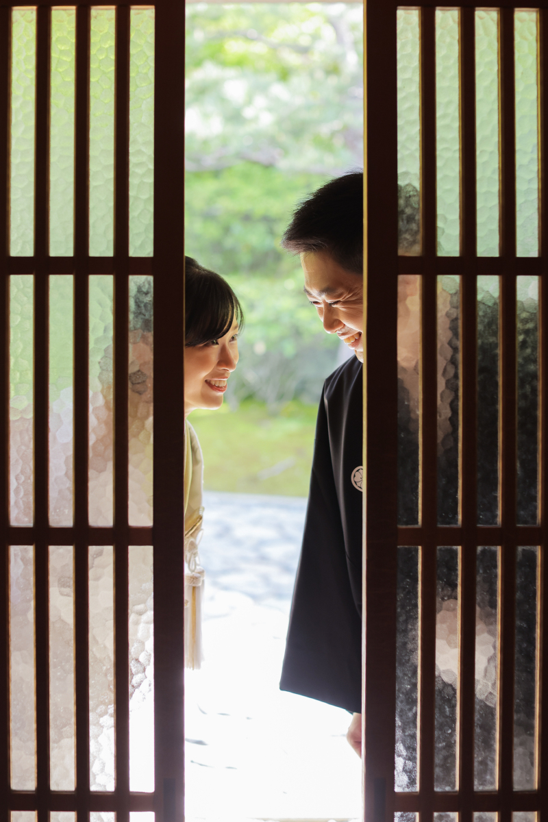 何気ない表情と仕草を