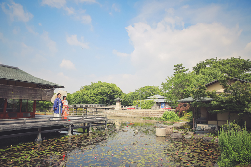 池に浮かぶ茶室