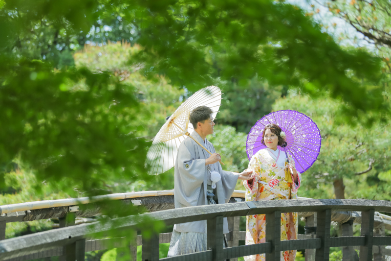 橋の上で