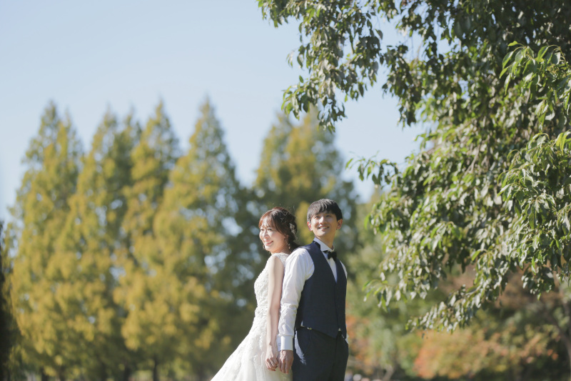 背中合わせポーズ