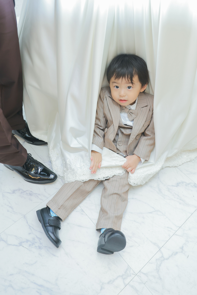 ドレスに絡まる！