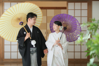 寄り添う2人、和やかなひととき