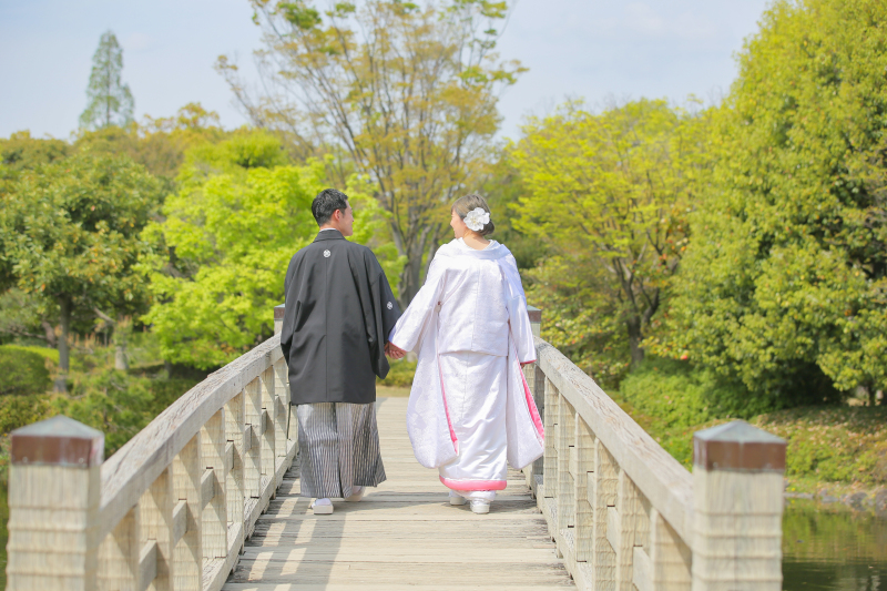 ふたり仲良く橋を渡って、、