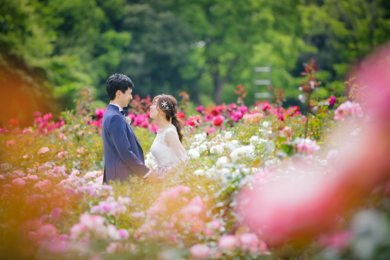 バラに囲まれて